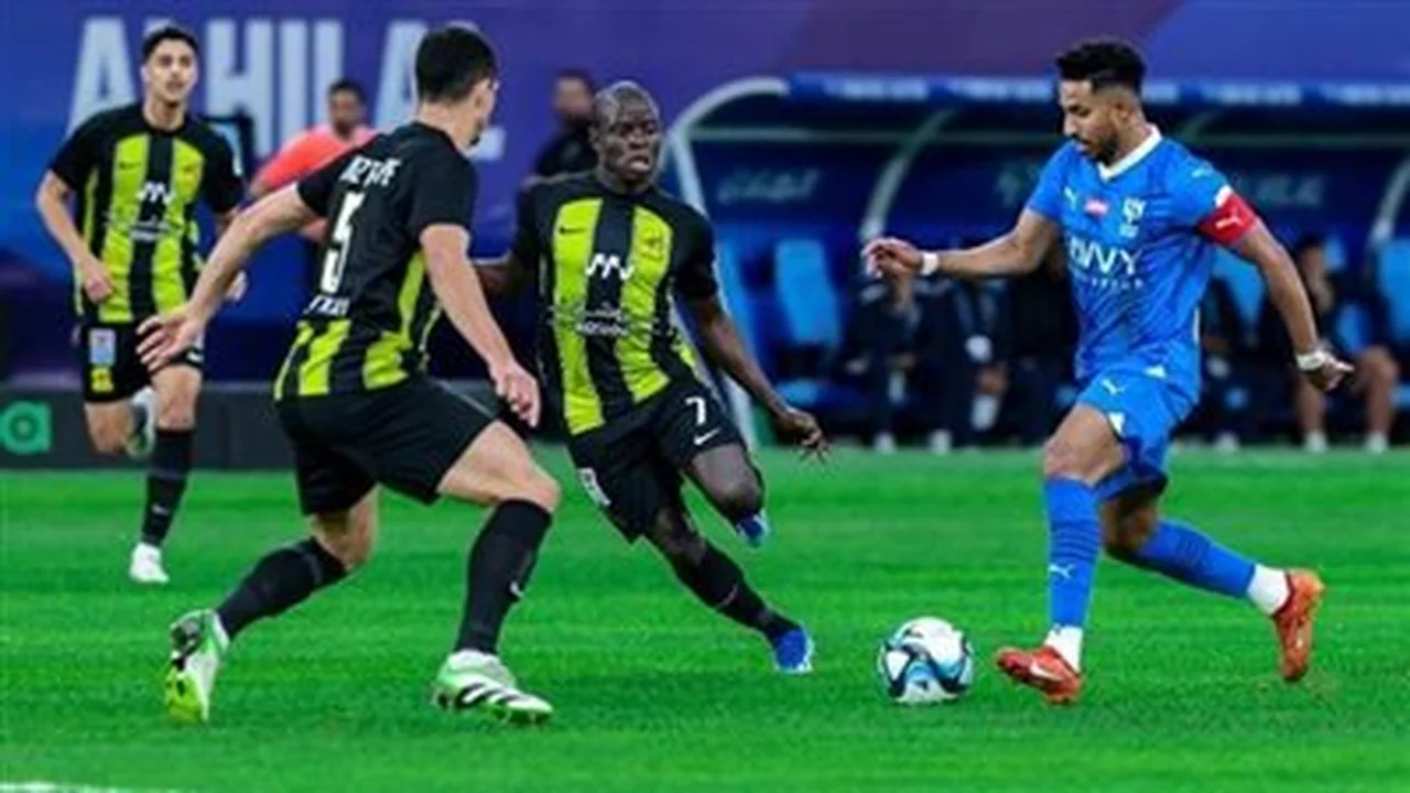 ترددات مباشرة.. القنوات الناقلة لمباراة الهلال والاتحاد في الرشن